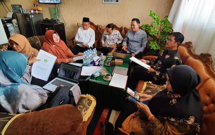 KKM MI Kota Palangka Raya Review Soal Asesmen Praktik Kelas VI, Ini Hasilnya?