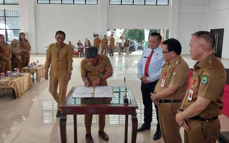 DPMD Kapuas dan Kejari Tandatangani Kerjasama Terkait Pengawasan Penggunaan Dana Desa