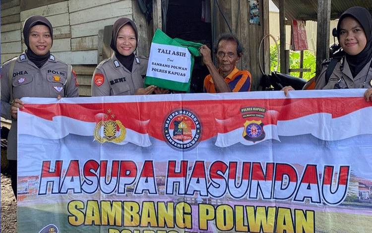 Sambang Polwan Polres Kapuas Terus Berlanjut, Beri Bantuan kepada Warga