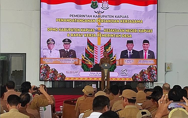 Dinas PMD Kapuas Rapat Kerja Dengan Para Kepala Desa