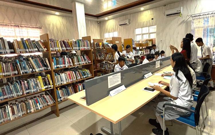 SMP Katolik Santo Paulus Ajak Peserta Didik Kunjungi Disarpsutaka untuk Tingkatkan Budaya Literasi