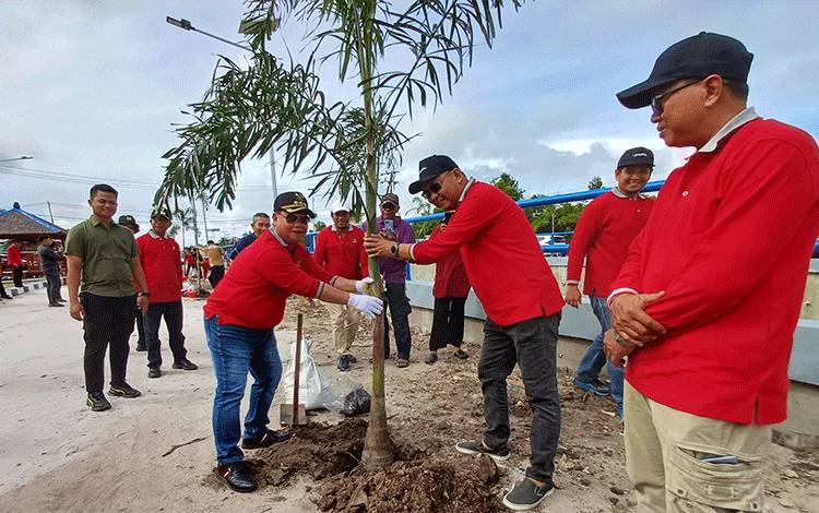 Tanam Pohon Peringati HUT ke-43 HATHI, Ini Pesan Bupati Kotim