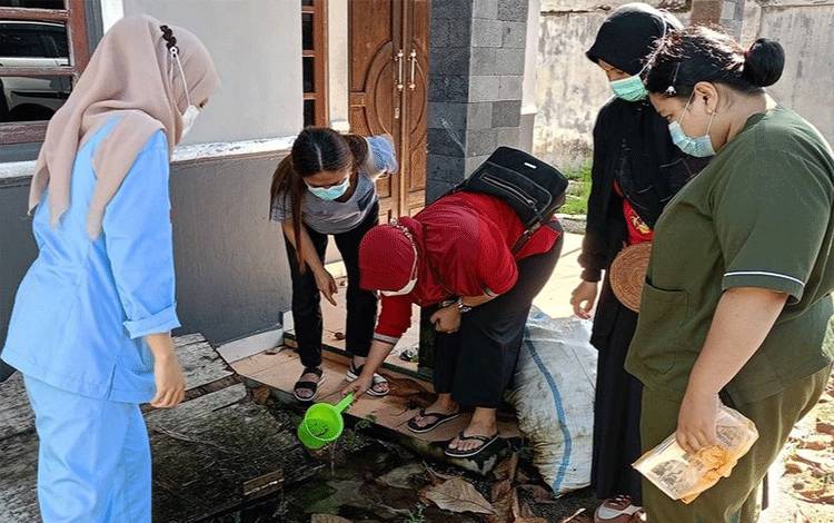 Puskesmas Panarung Gelar PSN di Jalan Keruing