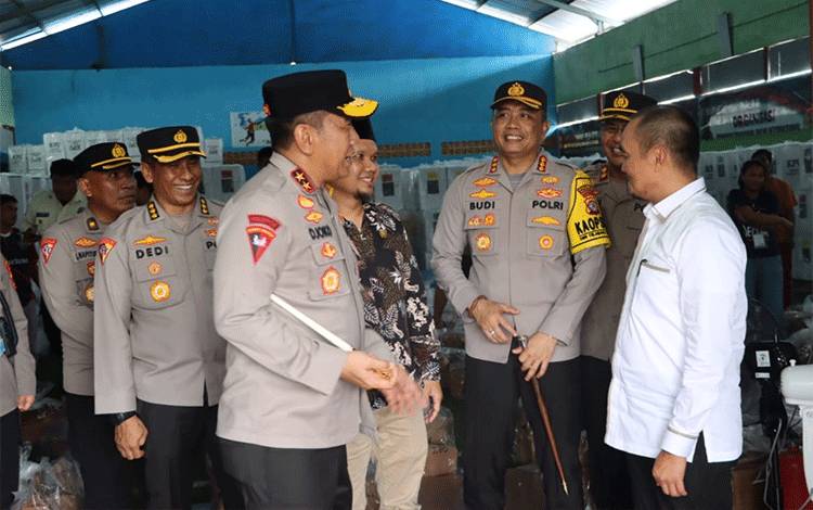 Kapolda Kalteng dan Kapolresta Palangka Raya Tinjau Gudang Logistik Pemilu 2024