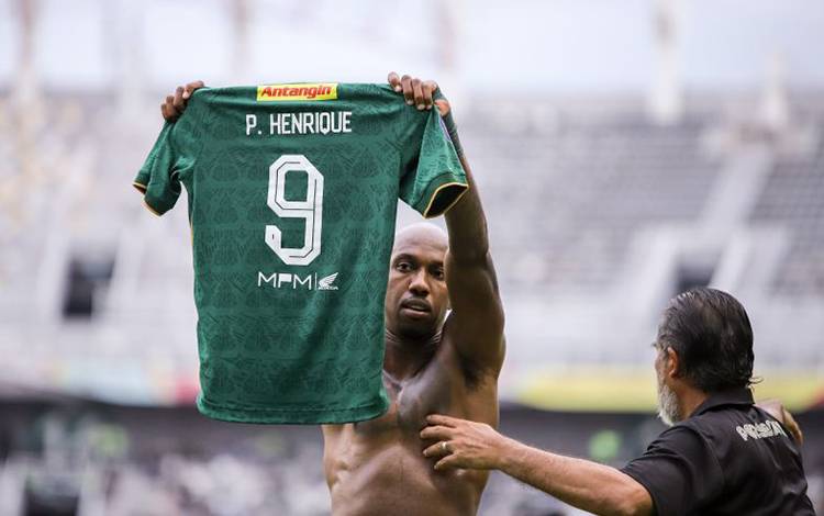 Gol Tunggal Henrique Menangkan Persebaya atas Bhayangkara Presisi FC
