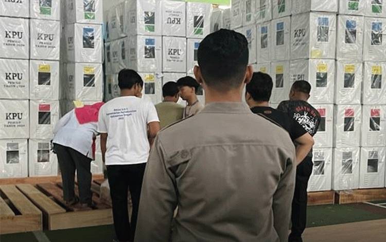 Pj Bupati Pulang Pisau Pastikan Distribusi Logistis Pemilu Berjalan Aman