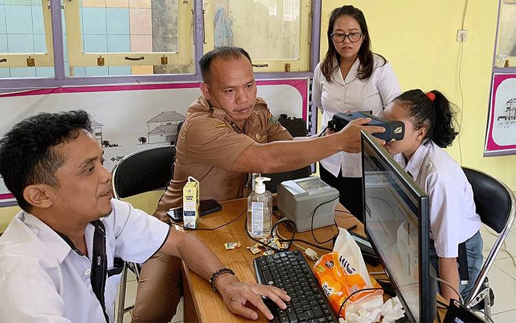 Puluhan Pelajar SMKN 2 Tamiang Layang Ikut Perekaman KTP-El