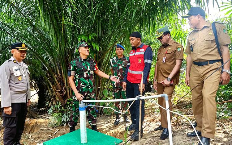 Dandim 1013 Muara Teweh Resmikan Sumur Bor TNI Manunggal Air 2024 di Desa Pendreh