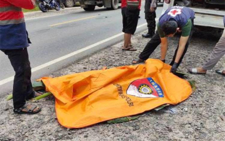 Pemotor Tewas Usai Tabrakan dengan Truk di Sampit