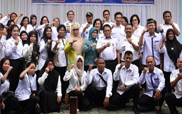 Kadisdik Kapuas Ajak Tenaga Pendidik Selalu Adaptasi Teknologi