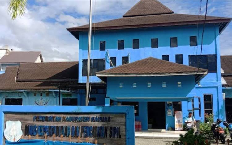 Dukung Suksesnya Pemilu, Dinas Dukcapil Kapuas Tetap Buka Pelayanan di Hari Libur Nasional