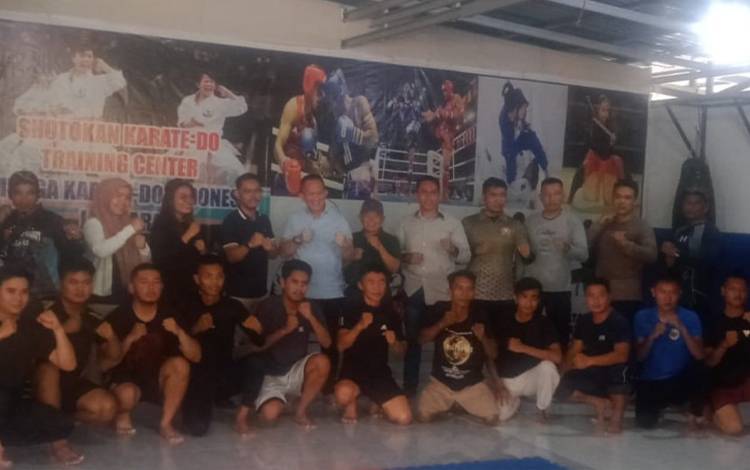 Ketua KONI Kapuas Tinjau Pelatihan Olahraga IBCA MMA??