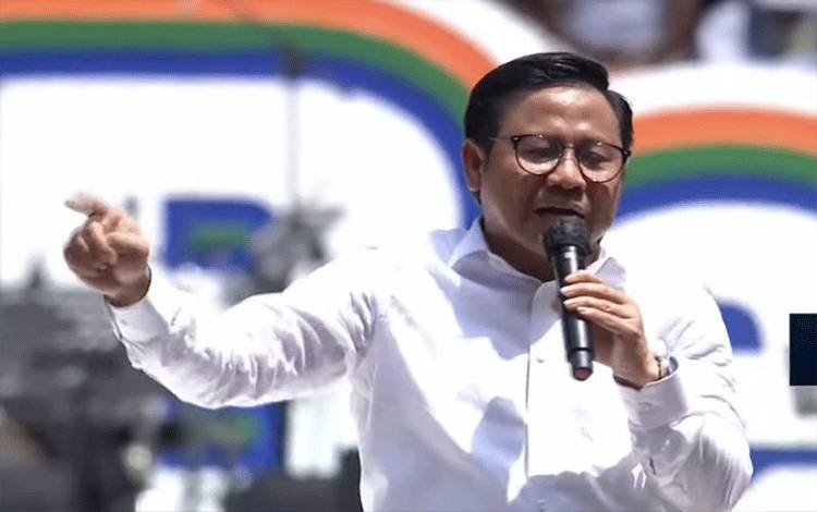 Tangis Haru Muhaimin Disambut Pelukan Anies Saat Tutup Kampanye di JIS