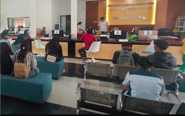 Meski Libur, Disdukcapil Murung Raya Tetap Buka Layanan Perekaman E-KTP
