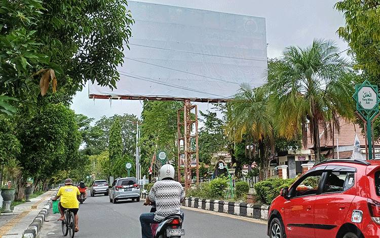 Ketua Bawaslu Kotim: Billboard dan Posko Pemenangan Harus Bersih dari APK