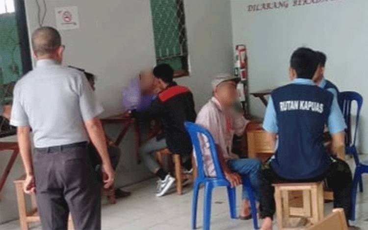 Petugas Rutan Kapuas Awasi Ketat Kegiatan Kunjungan WBP