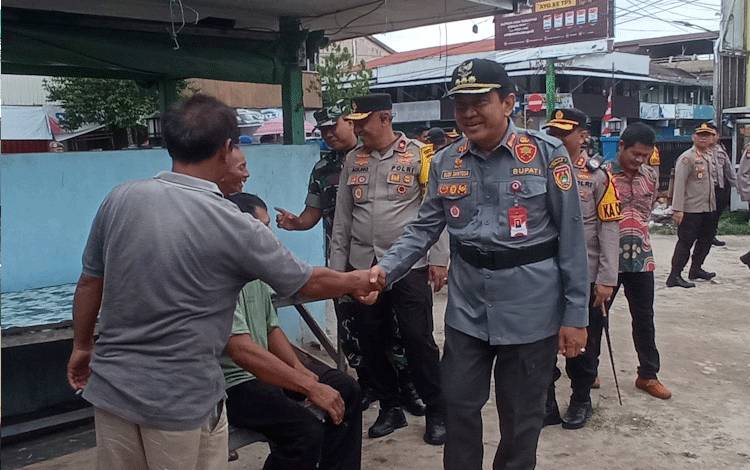 Pj. Bupati Kobar dan Wakapolda Kalteng Tinjau TPS di Pangkalan Bun