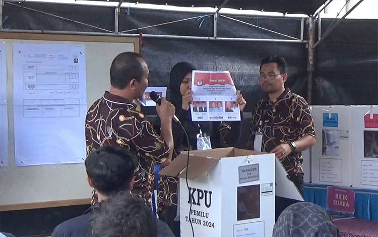 Anggota KPPS di Kotim Bersyukur Teknologi Kurangi Beban Kerja?