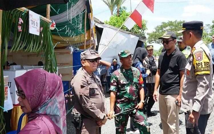 Dandim Kuala Kapuas Turut Tinjau Pemilu di Sejumlah TPS Bersama Forkopimda?