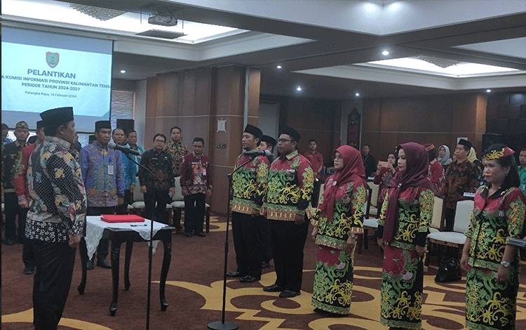 Wagub Kalteng Lantik Anggota Komisi Informasi Kalteng Masa Bakti 2024-2027
