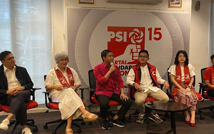 Raja Juli Sebut Pertemuan dengan Jokowi Tidak Bicara Politik