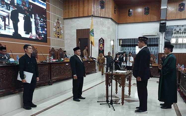 DPRD Kapuas Gelar Paripurna Istimewa Peresmian dan Pengangkatan PAW Satu Anggota Dewan