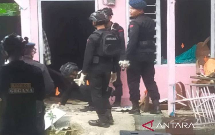 Tim Jihandak Polda Jatim Selidiki Ledakan di Rumah KPPS Pamekasan