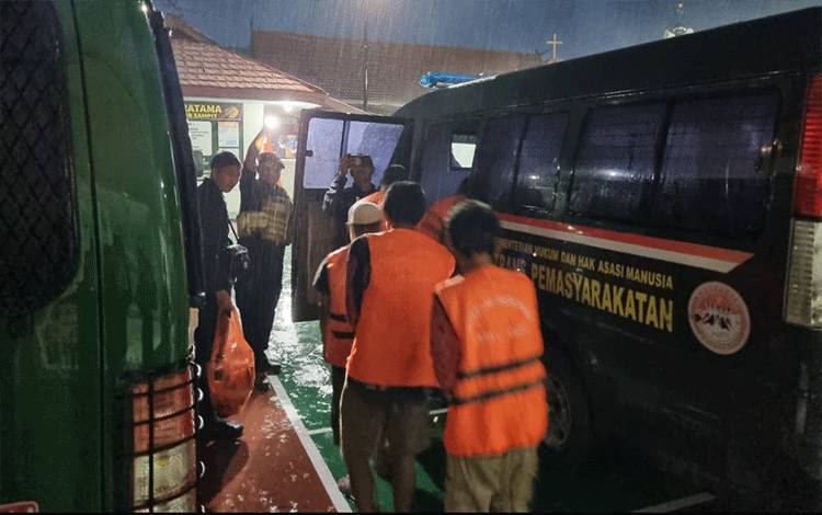 25 Narapidana Lapas Sampit Dipindahkan ke Rutan Tamiang Layang