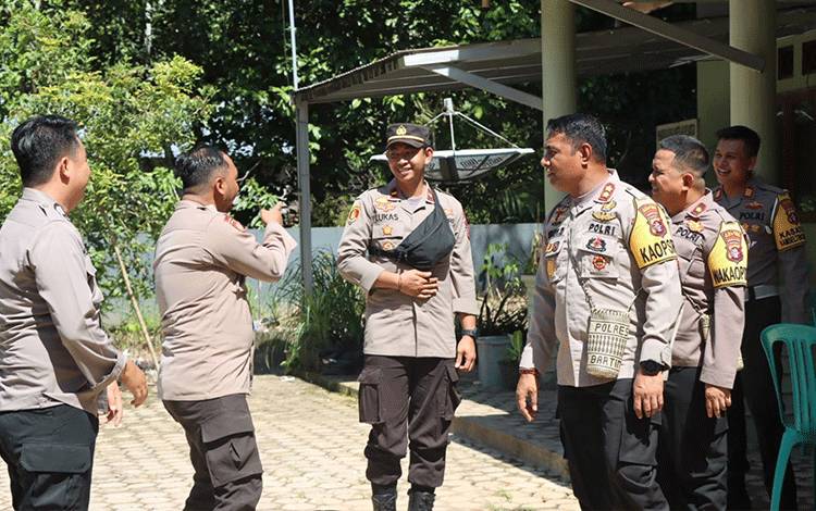 Kapolres Bartim Cek Situasi Kamtibmas di Desa Karang Langit Jelang Pemungutan Suara Lanjutan