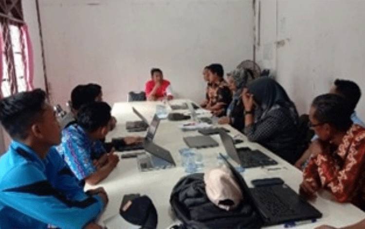 Camat Kapuas Kuala Berikan Arahan Terkait Aplikasi Siskeudes Kepada Operator Desa