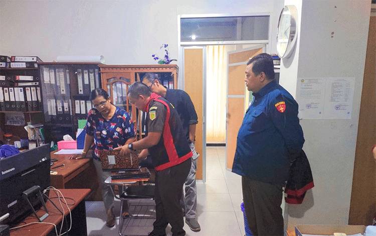 Usai Geledah Gedung Pascasarjana UPR, Jaksa juga Geledah Rumah Mantan Pejabat UPR