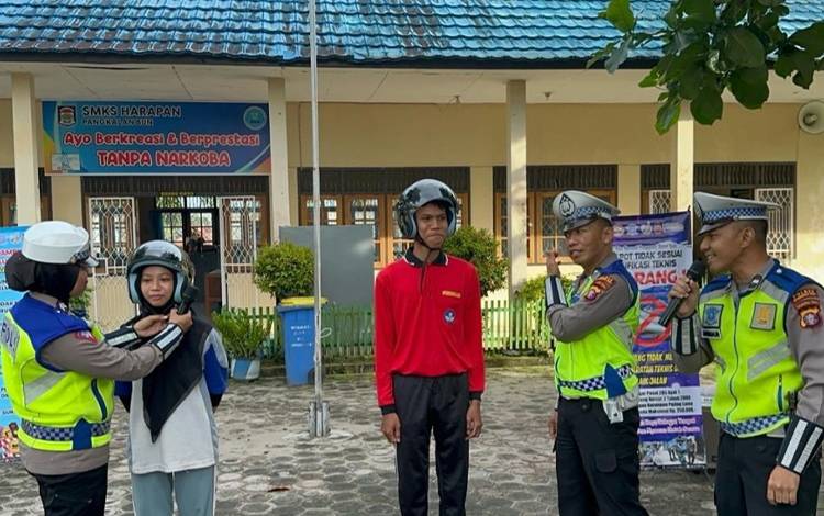 Cegah Laka Lantas di Tingkat Pelajar, Satlantas Polres Kobar Beri Penyuluhan di Sekolah