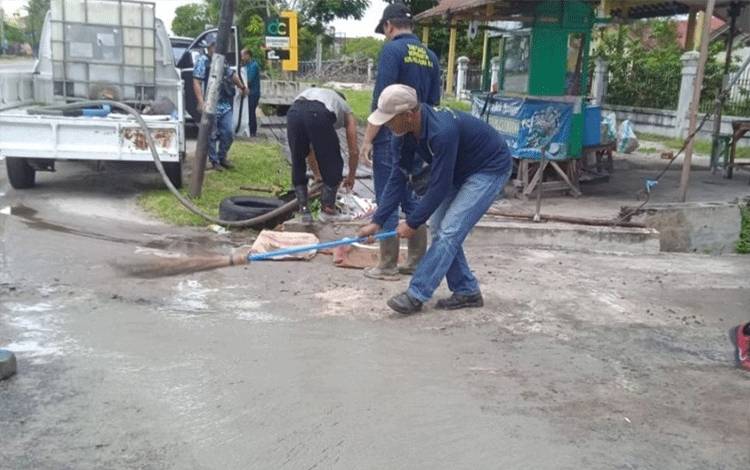Disperkimtan Palangka Raya Lakukan Perawatan Jalan Danau Rangas