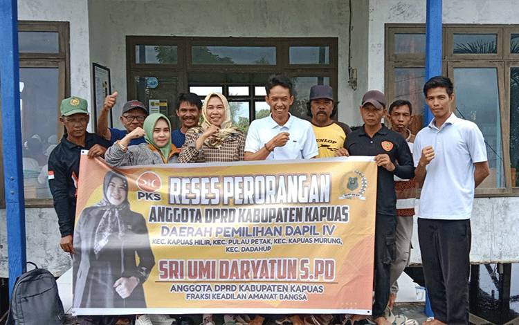 Anggota DPRD Kapuas ini Reses ke Desa Palangkau Baru, Warga Usulkan Alat Penumbuk Purun