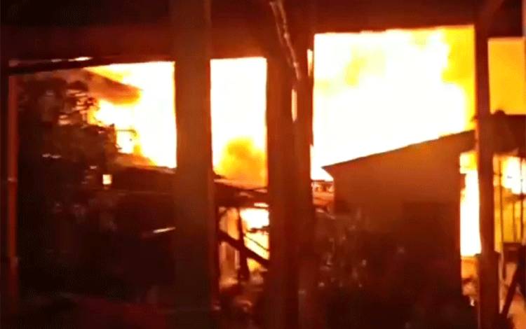 Pasar Mingguan Maliku Baru Pulang Pisau Terbakar