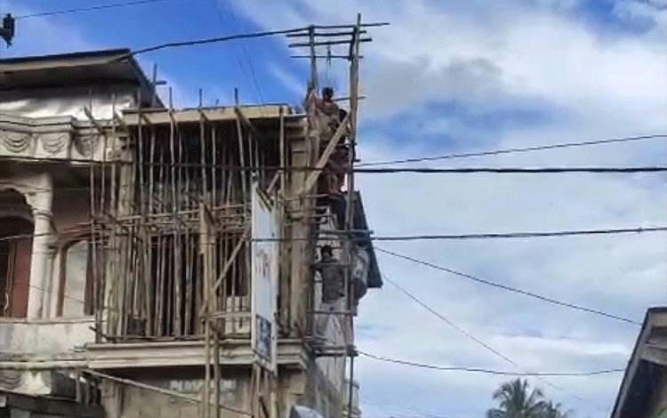 Tukang Bangunan di Barito Timur Tersengat Listrik Saat Bekerja
