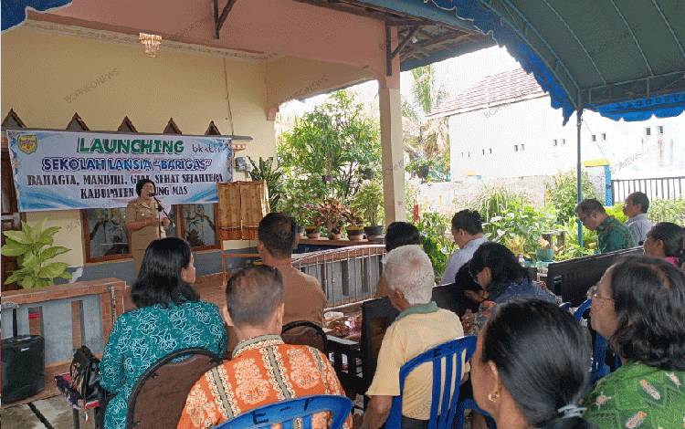 Wakil Bupati Gunung Mas Ajak Lansia Aktif Ikuti Sekolah Lansia