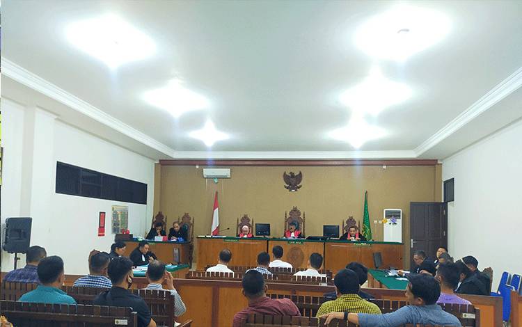 Enam Terdakwa Kasus Korupsi Pengadaan Batu Bara Untuk PLN Jalani Sidang Perdana