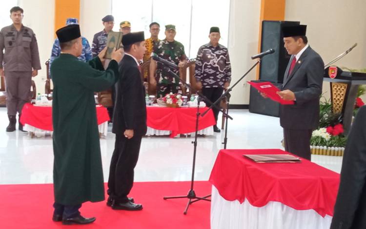 Pj Bupati Lantik Rody Iskandar Sebagai Sekda Kobar