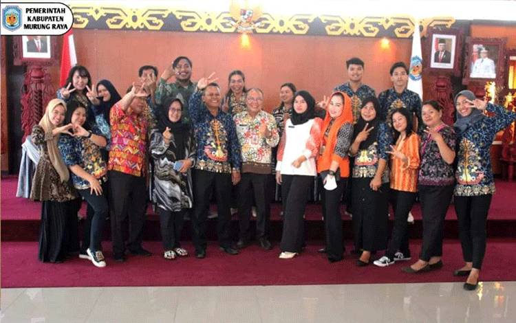 Diskominfo SP Murung Raya Gelar Pelepasan Pegawai Purnatugas yang Mengabdi 36 Tahun