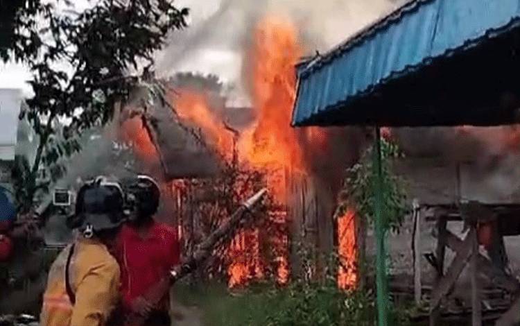 Kebakaran Rumah Gegerkan Warga Desa Pulau Telo