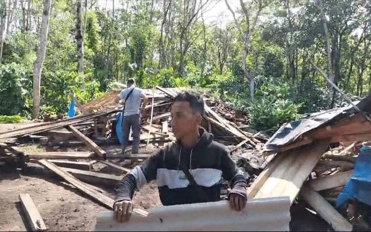 Gajah Liar Rusak Kawasan Wisata di Bandar Negeri Suoh Lampung Barat