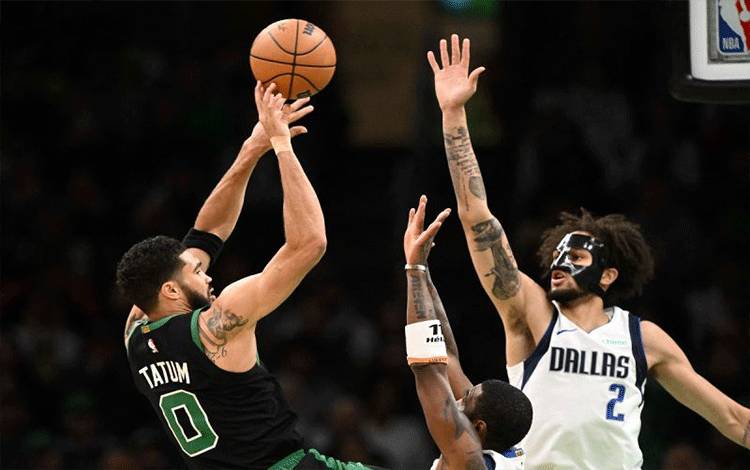Celtics Atasi Triple-Double Luka Doncic, Kalahkan Mavs 138-110
