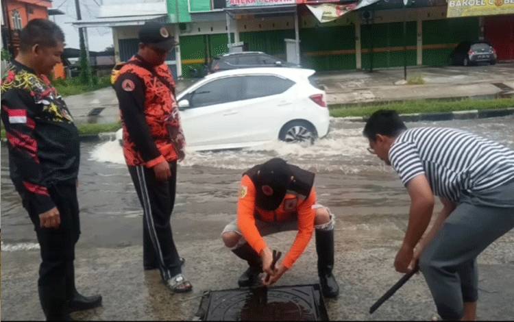 BPBD Palangka Raya Pantau Debit Air di Beberapa Ruas Jalan