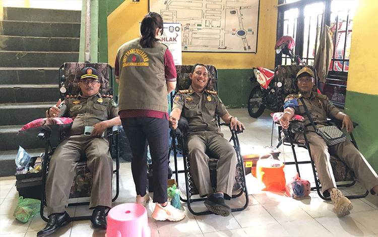 Satpol PP dan Damkar Kapuas Gelar Donor Darah