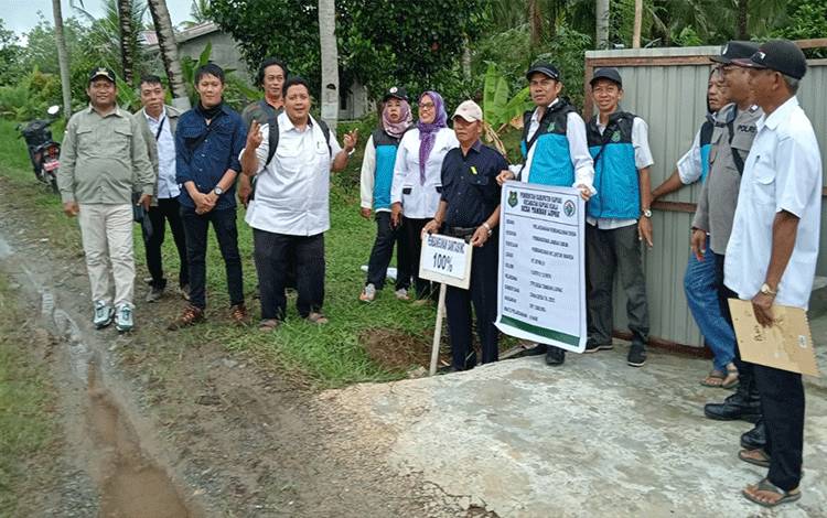 Camat Kapuas Kuala Pimpin Monev DD di Dua Desa Ini