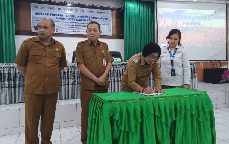 Wakil Bupati Gunung Mas Menandatangani Komitmen Pemda Tentang Keamanan Pangan