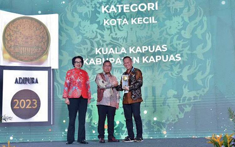 Kapuas Kembali Raih Adipura Setelah Absen Selama 5 Tahun
