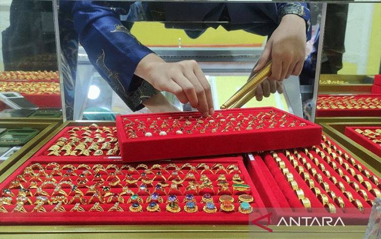 Harga Emas Naik Dampak Pernyataan Dovish Ketua The Fed