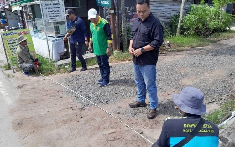 Disperkimtan Palangka Raya Lakukan Pengukuran untuk Peningkatan Jalan Permukiman